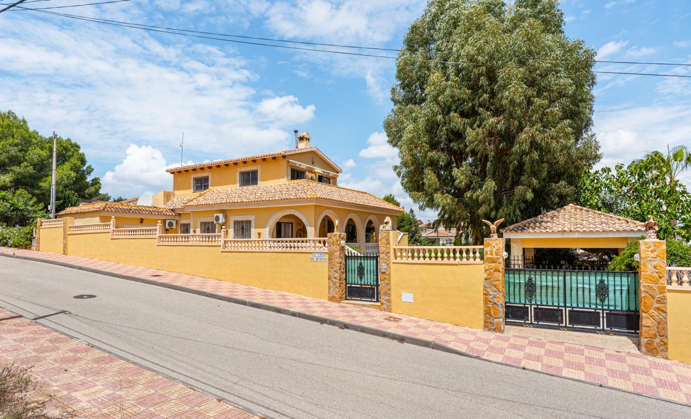 Villa In Jacarilla