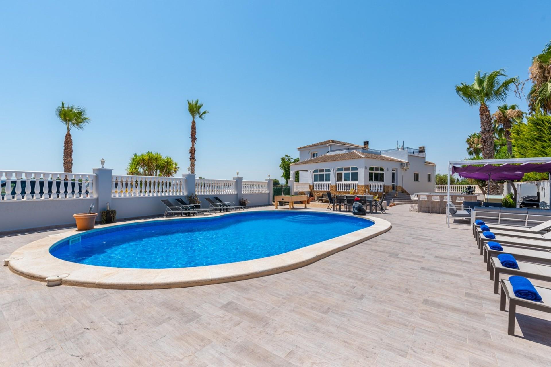Country Property In Catral