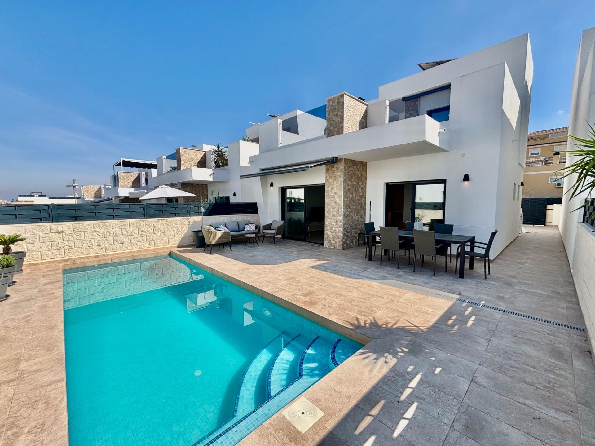 Villa In Benijofar