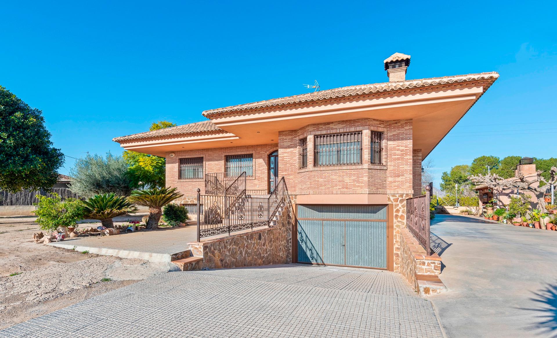 Country Estate In Beniel