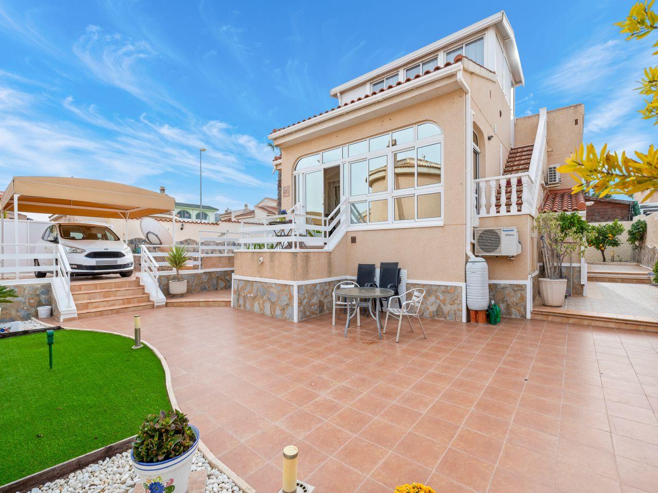 Villa In Rojales