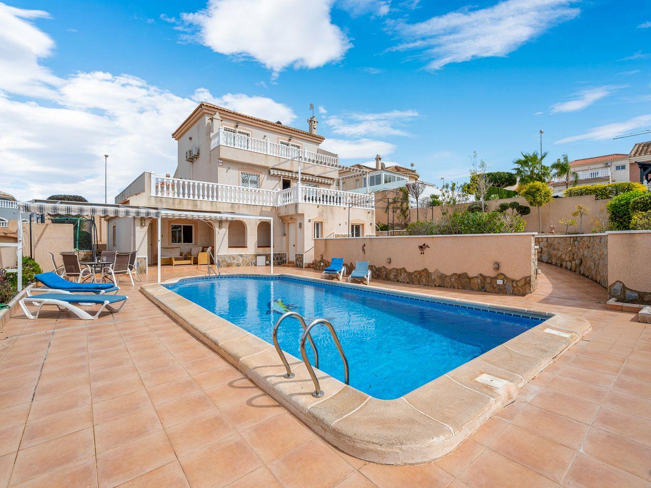 Villa In Rojales