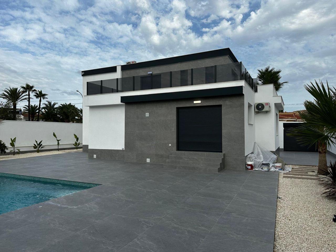 Villa In Rojales